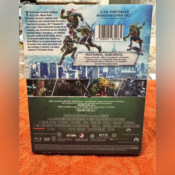 Fuera de las Sombras (Blu-ray + DVD) - Picture 2 of 4